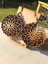 Load image into Gallery viewer, Zina Flower Earrings